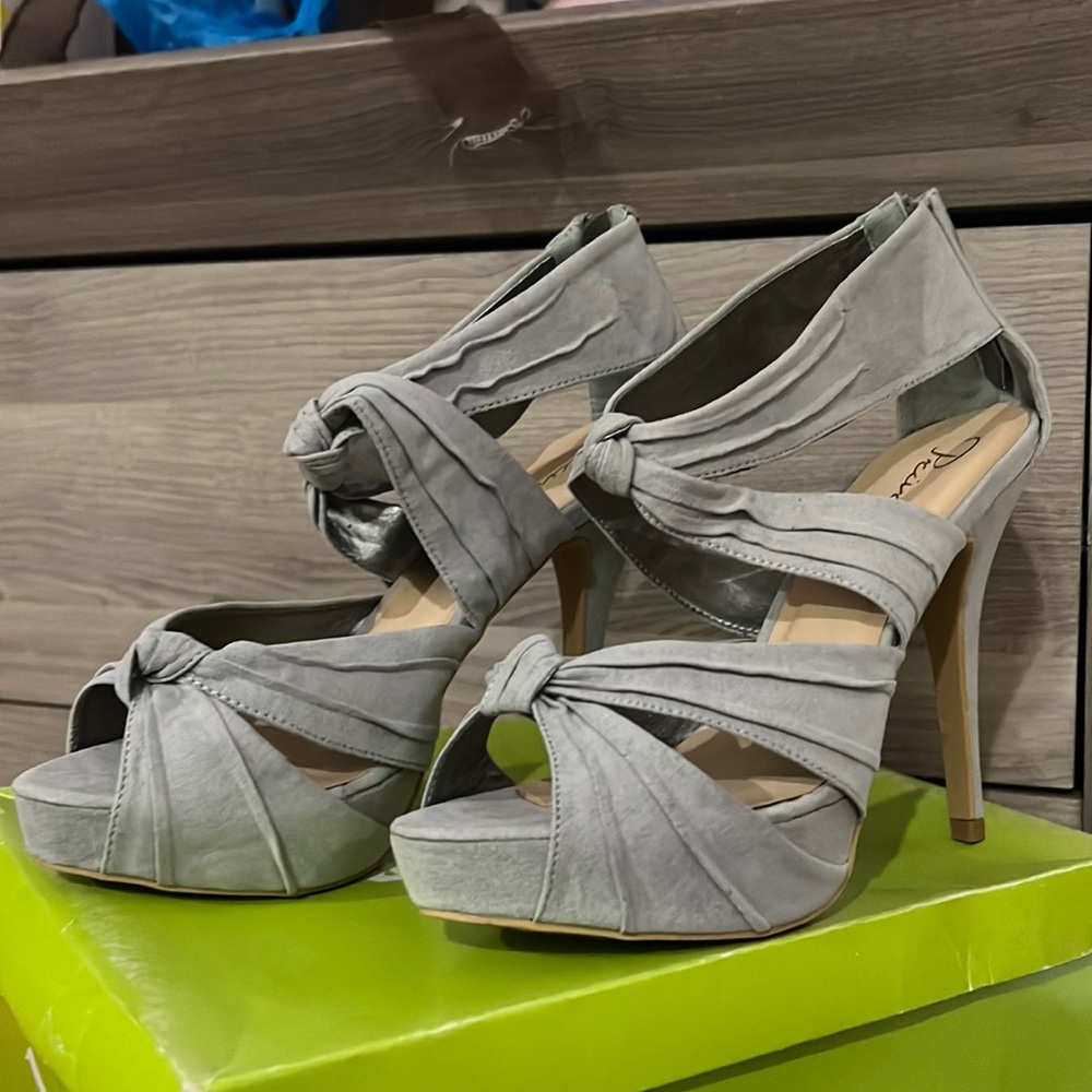 Grey cloth heel
